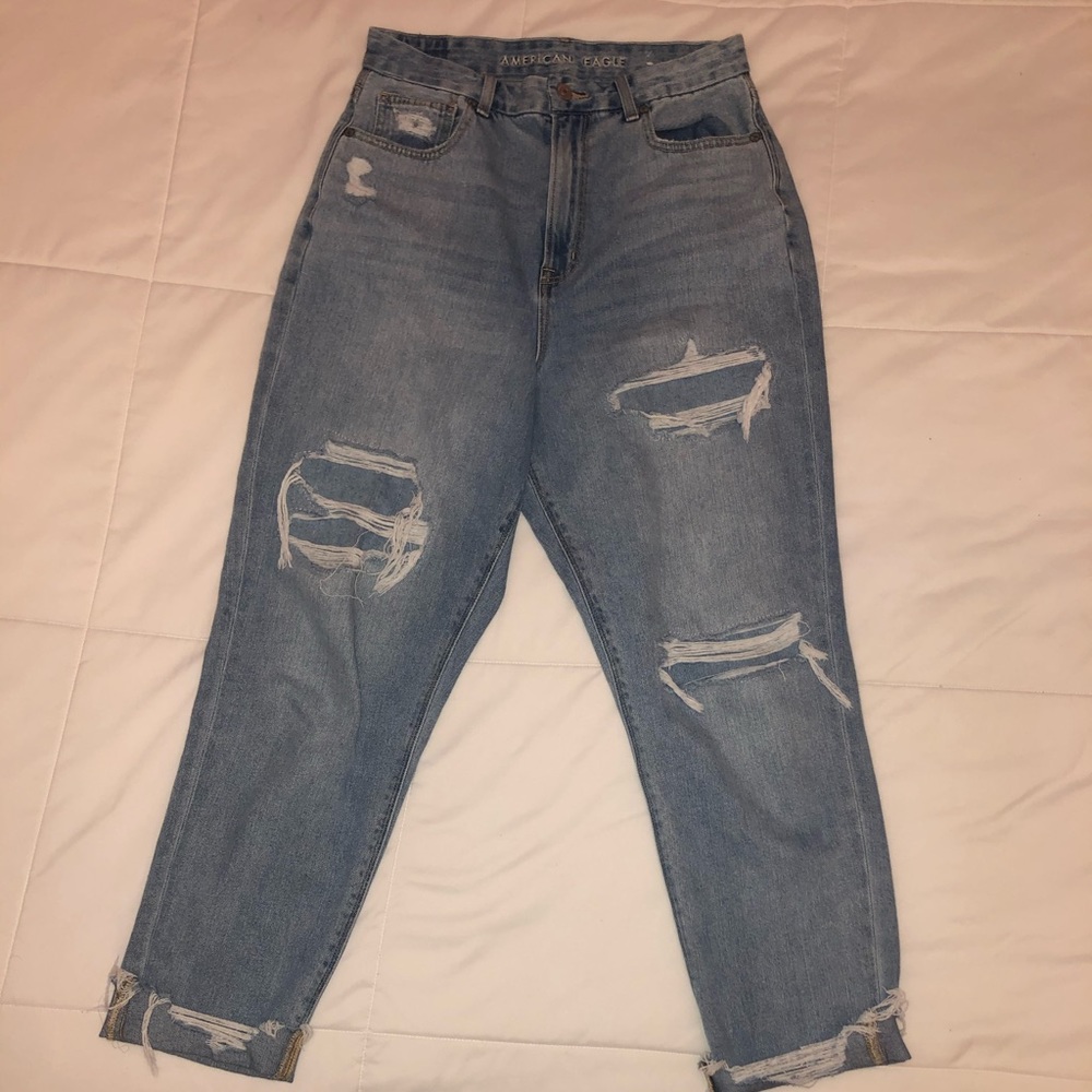 American Eagle distressed mom jeans!!